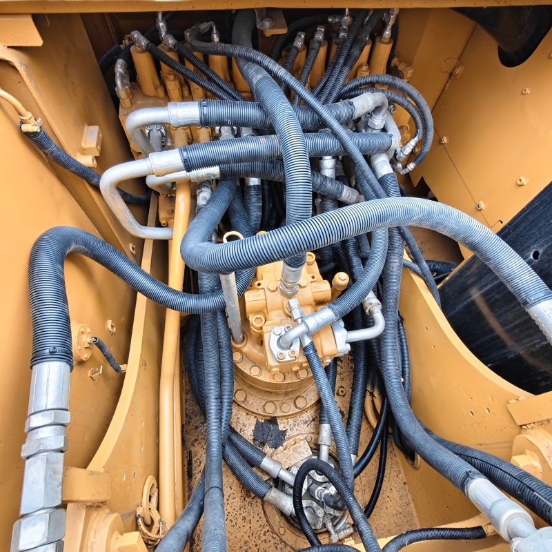 Caterpillar  320D2 image 9