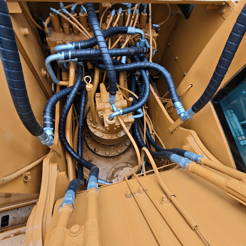 Caterpillar 320C image 9