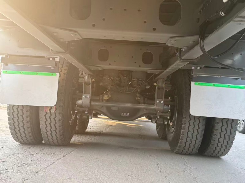 HOHAN 6×4 Van Truck image 10