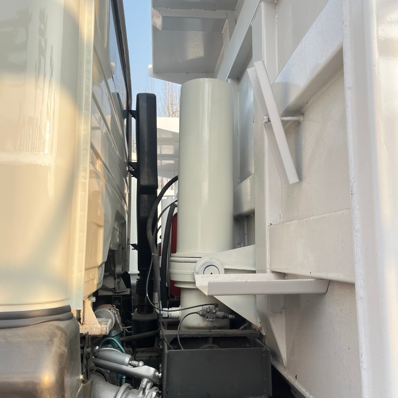 Sinotruk Hohan 6×4 Dump Truck in White image 10